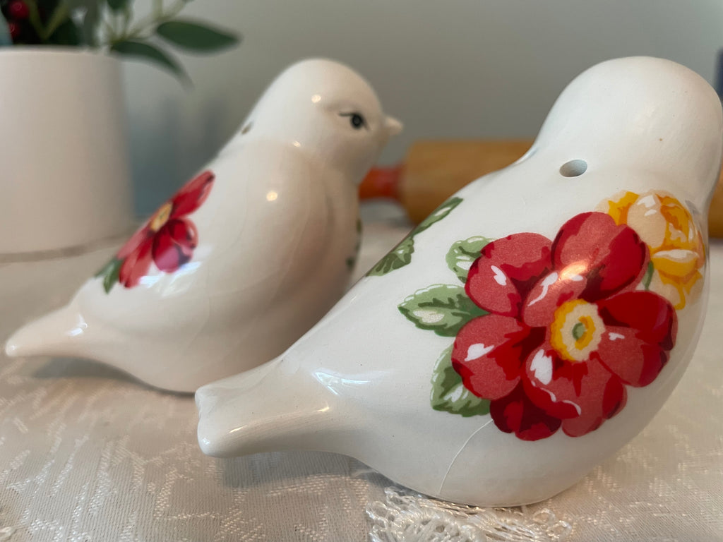 Pioneer Woman "Novelty Birds" salt and pepper shakers