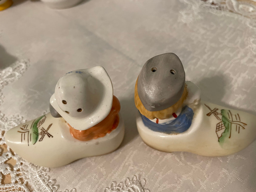 Vintage Dutch boy and girl salt & pepper shakers