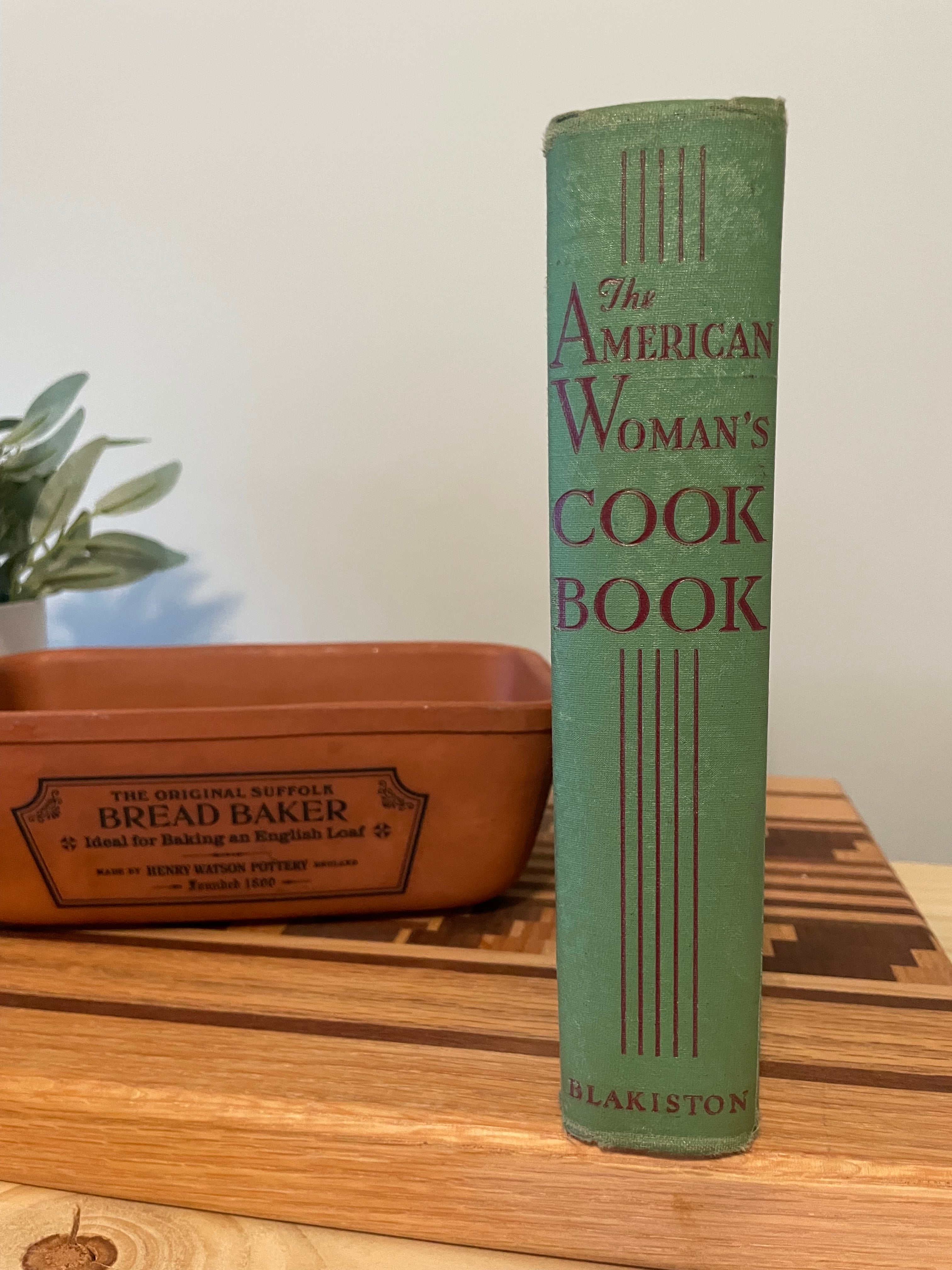 Vintage “ The American Woman’s Cook Book” 1944 Ruth Berolzheimer Thumb Indexed￼