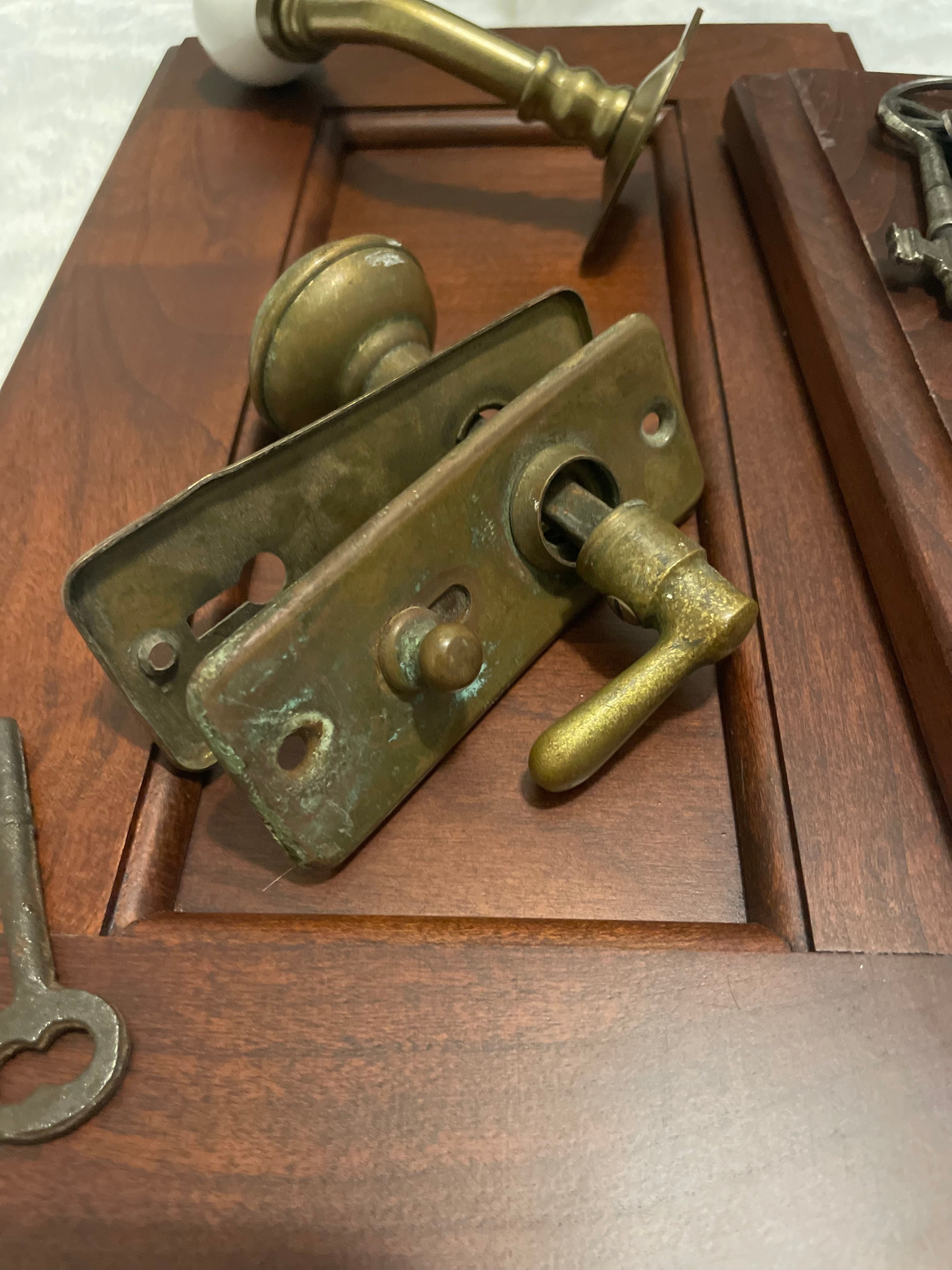 Victorian-era door knobs & wall hook
