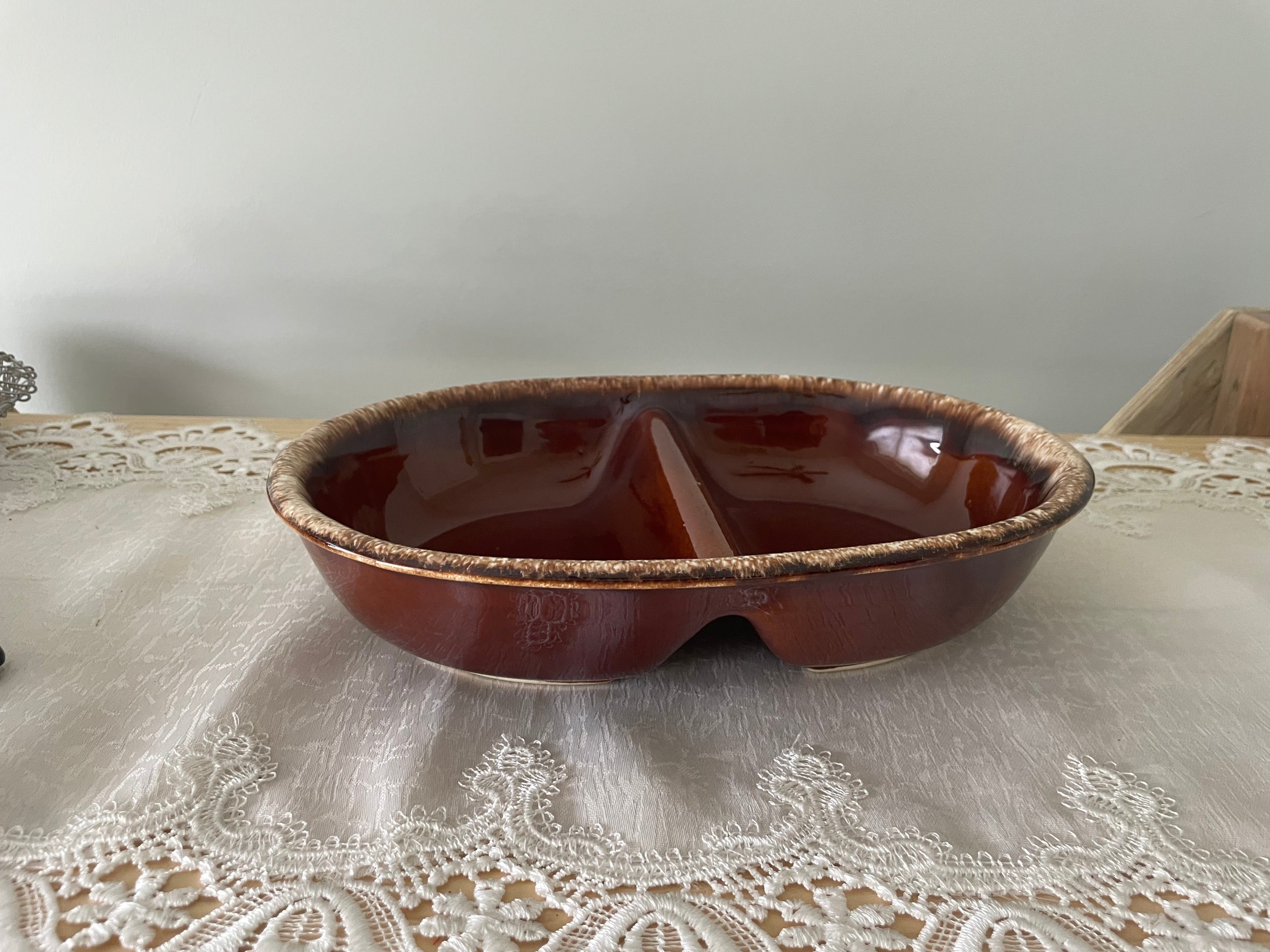 Hull pottery divided dish
