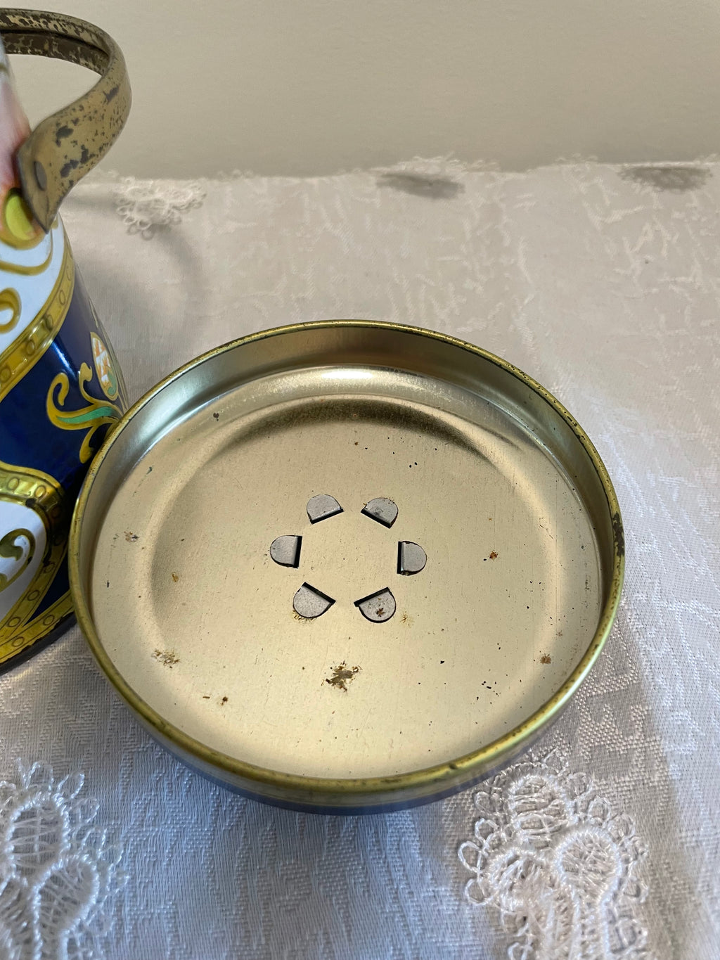 Murray Allen floral "Pearl" tin - England