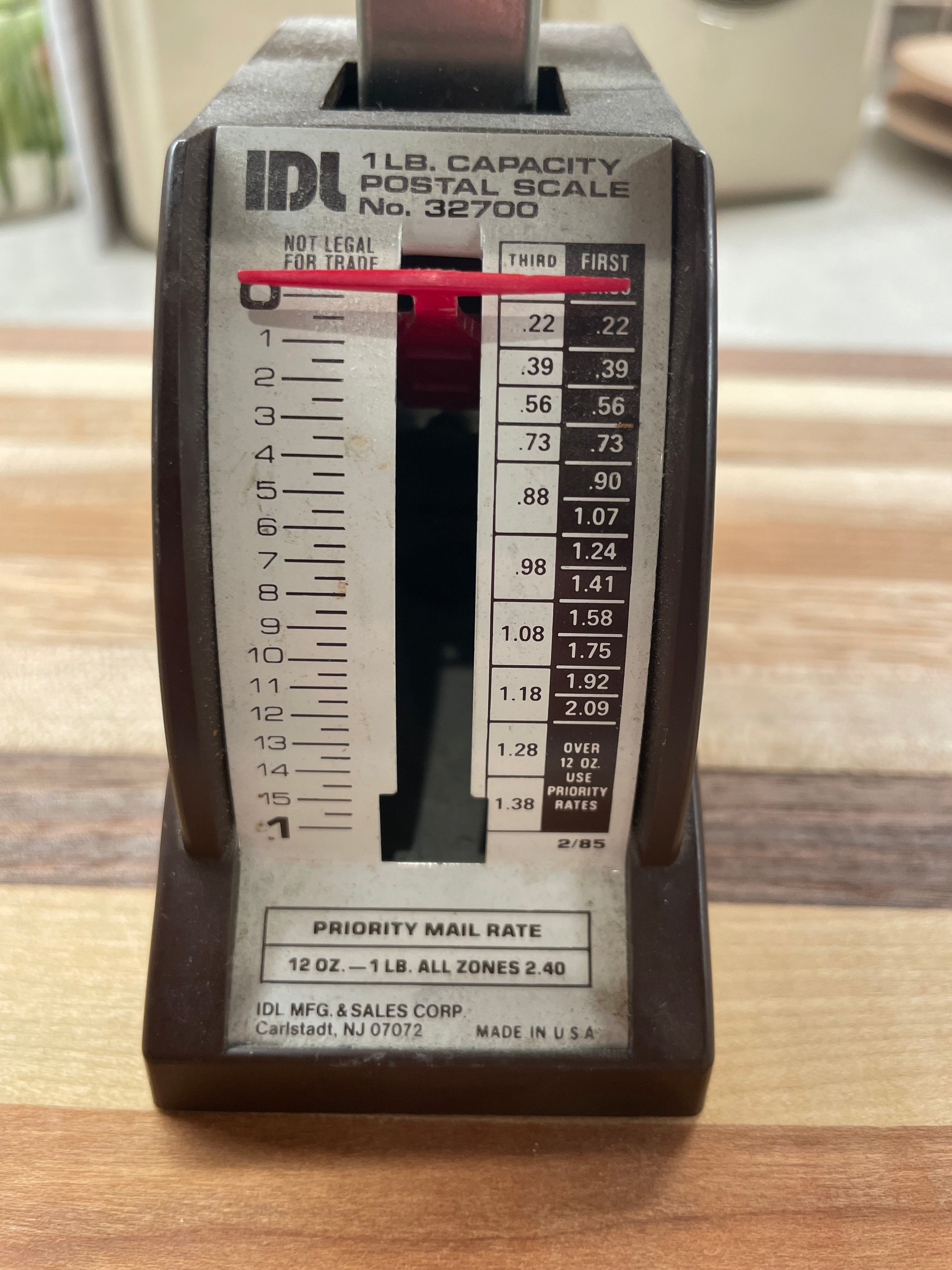 Vintage IDL 1lb. postal scale
