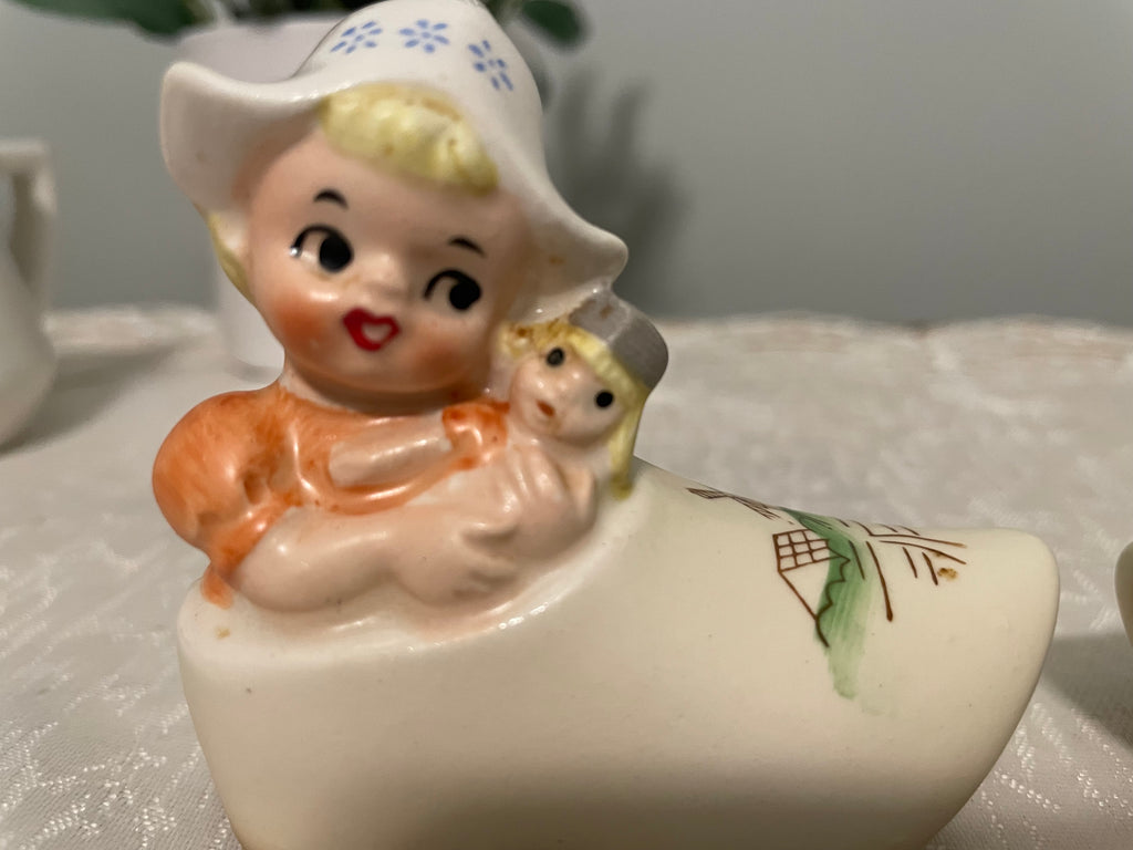 Vintage Dutch boy and girl salt & pepper shakers