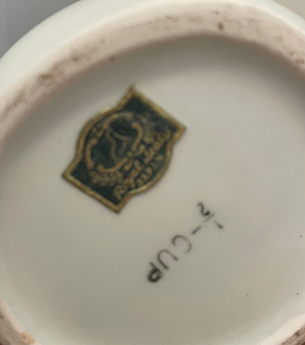Royal Sealy Japan creamer measuring cups