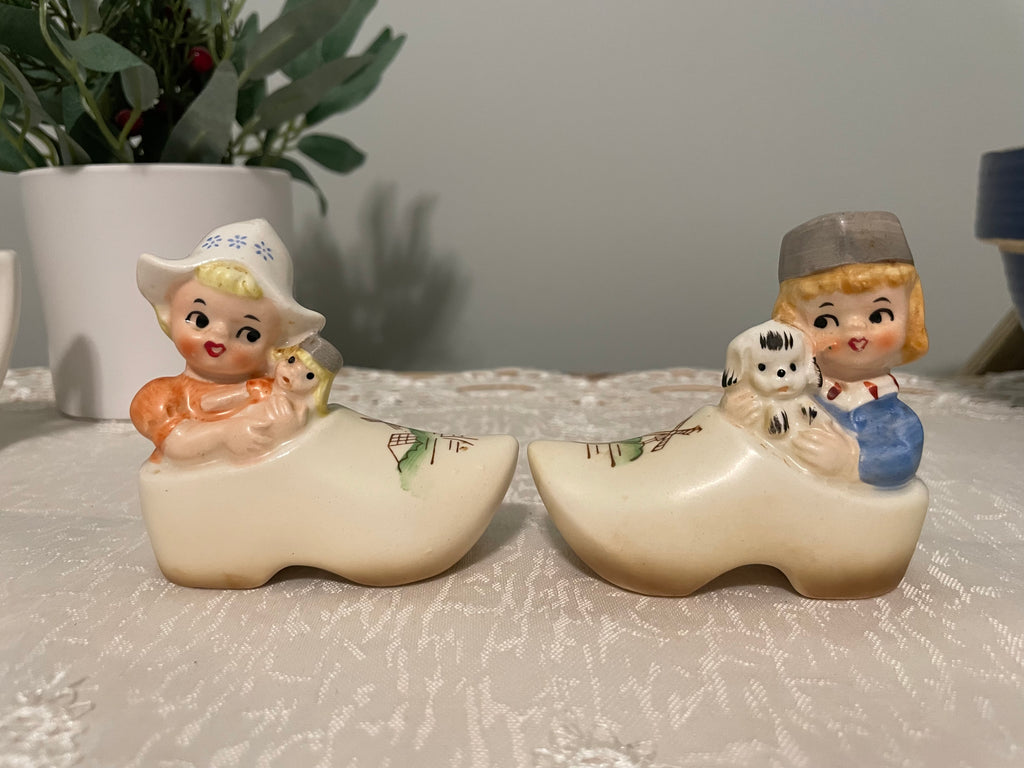 Vintage Dutch boy and girl salt & pepper shakers