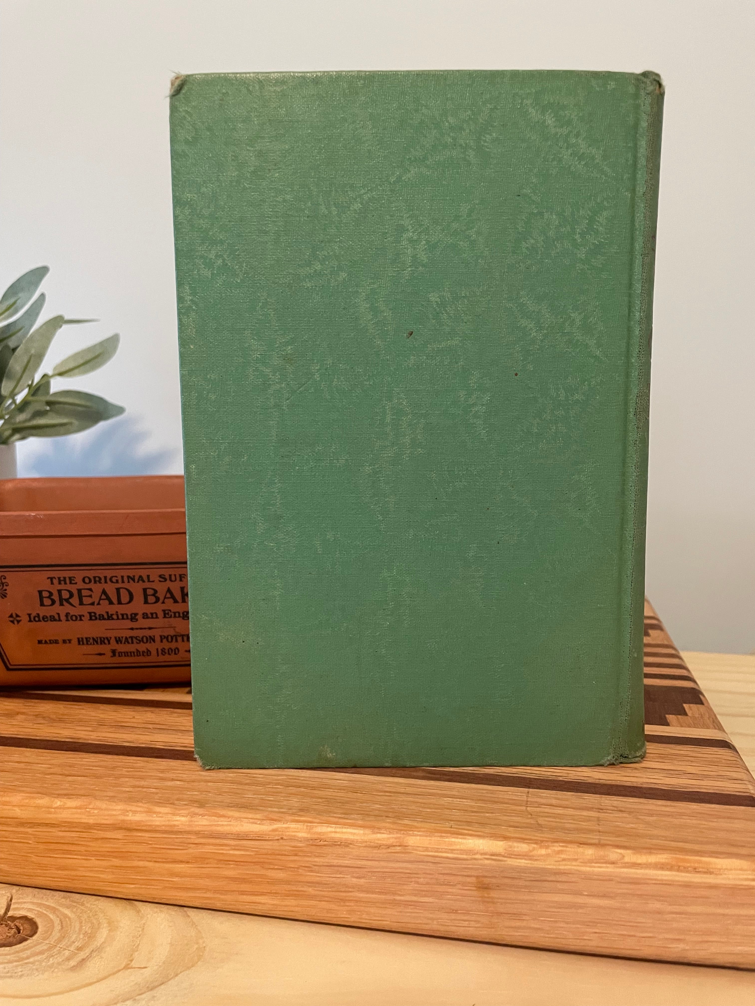 Vintage “ The American Woman’s Cook Book” 1944 Ruth Berolzheimer Thumb Indexed￼