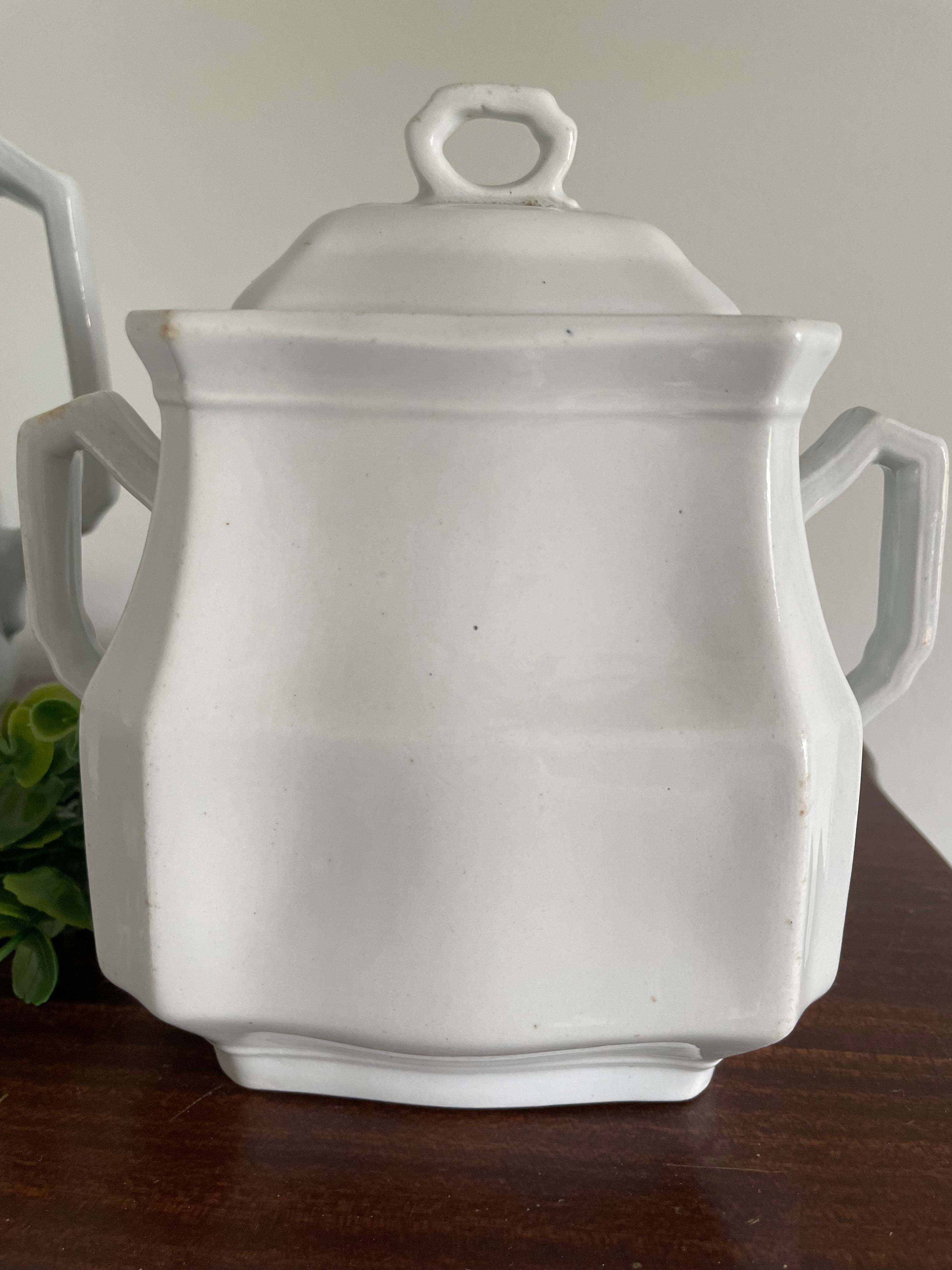 J&G Meakin sugar bowl