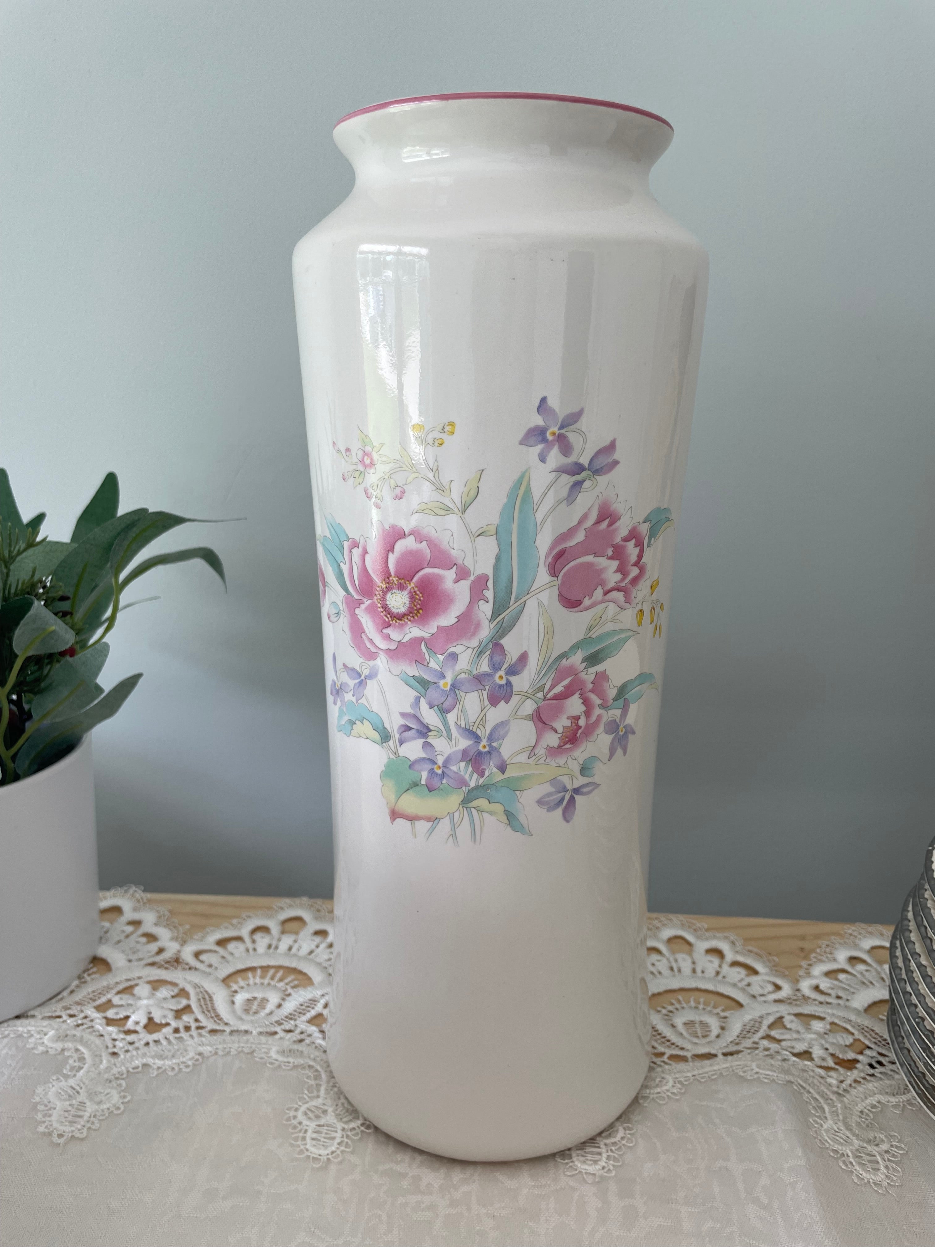 Lozapenco ceramic floral vase-Chile