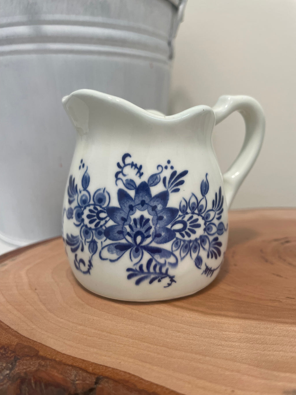 Royal Sealy Japan creamer measuring cups