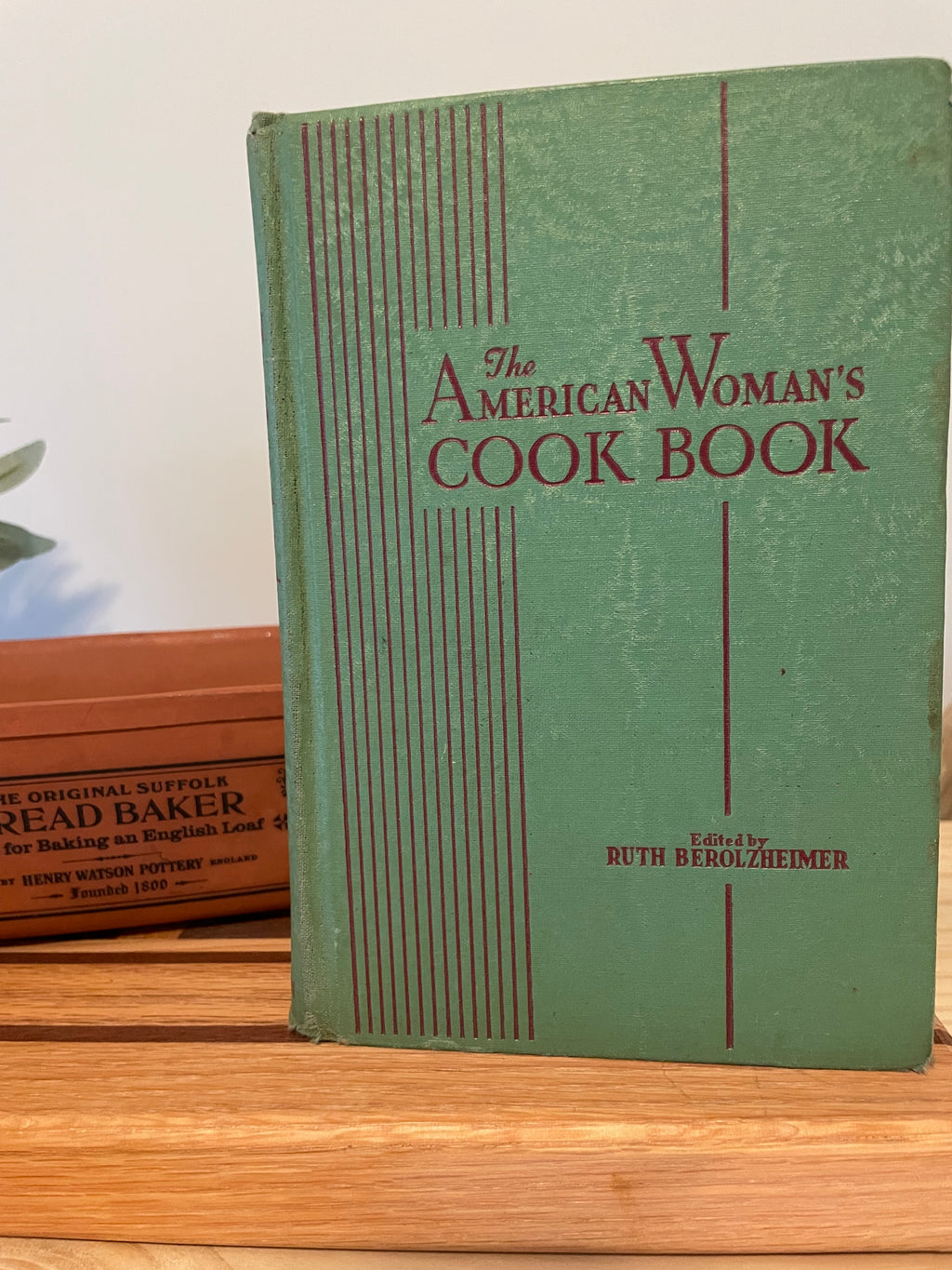 Vintage “ The American Woman’s Cook Book” 1944 Ruth Berolzheimer Thumb Indexed￼