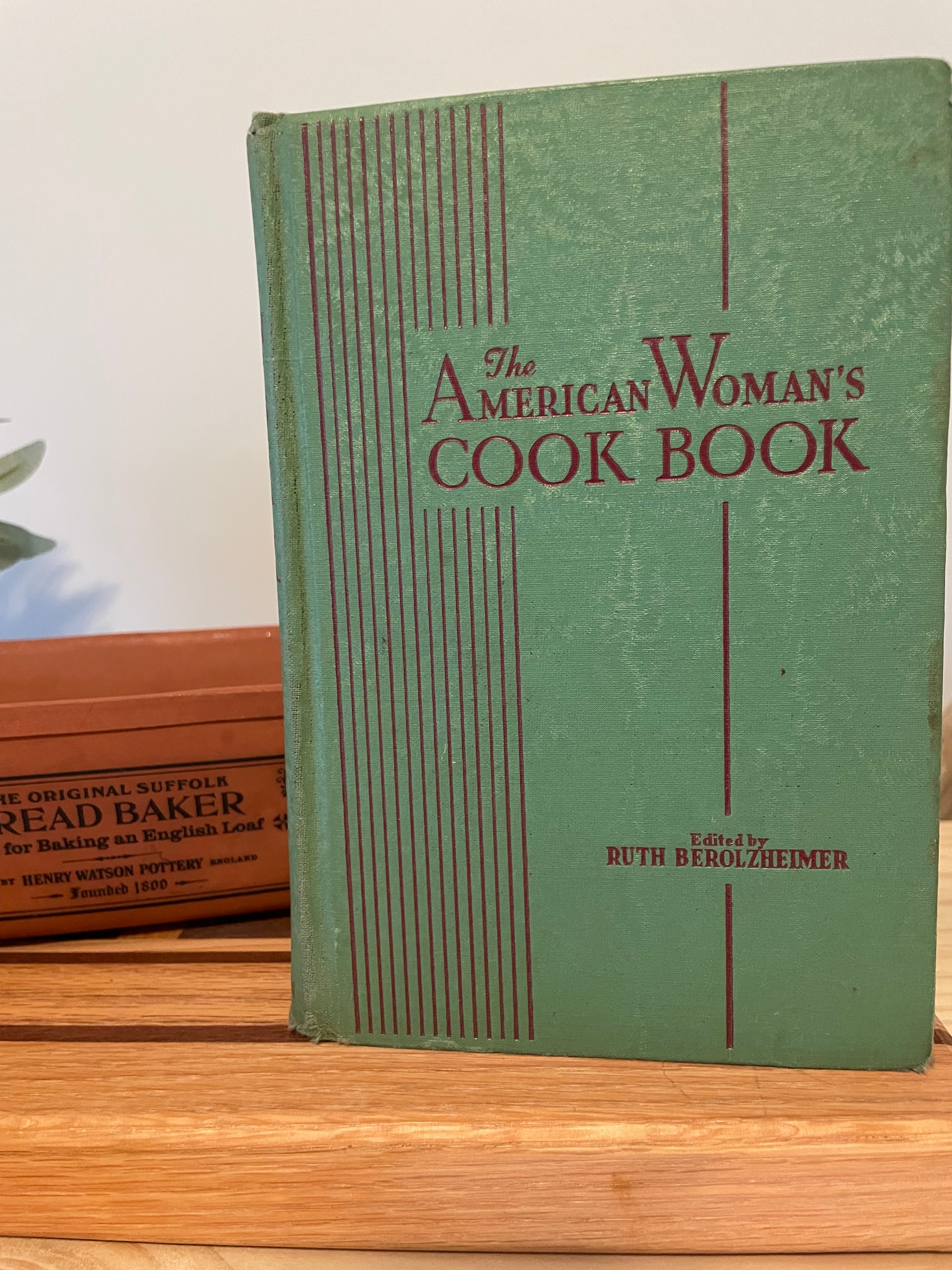 Vintage “ The American Woman’s Cook Book” 1944 Ruth Berolzheimer Thumb Indexed￼