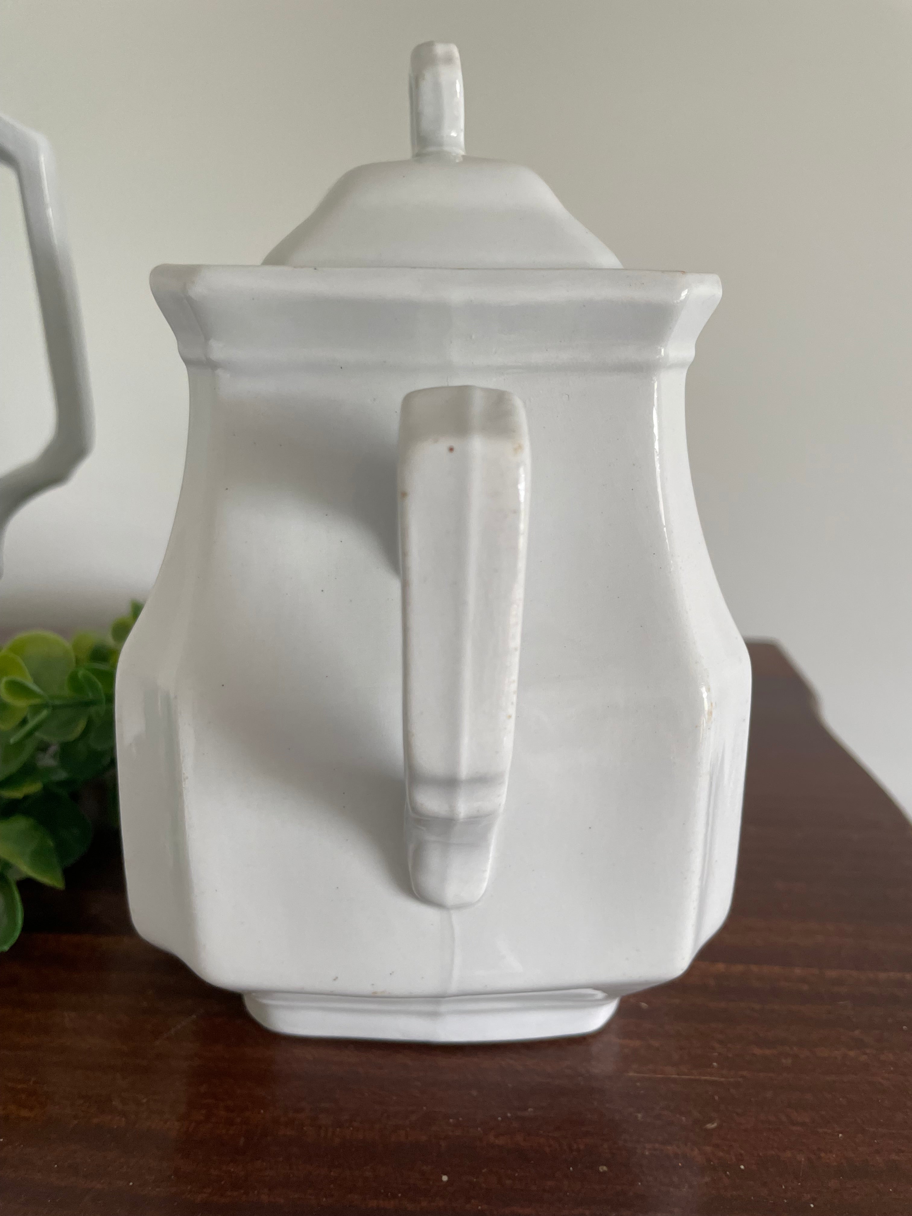 J&G Meakin sugar bowl