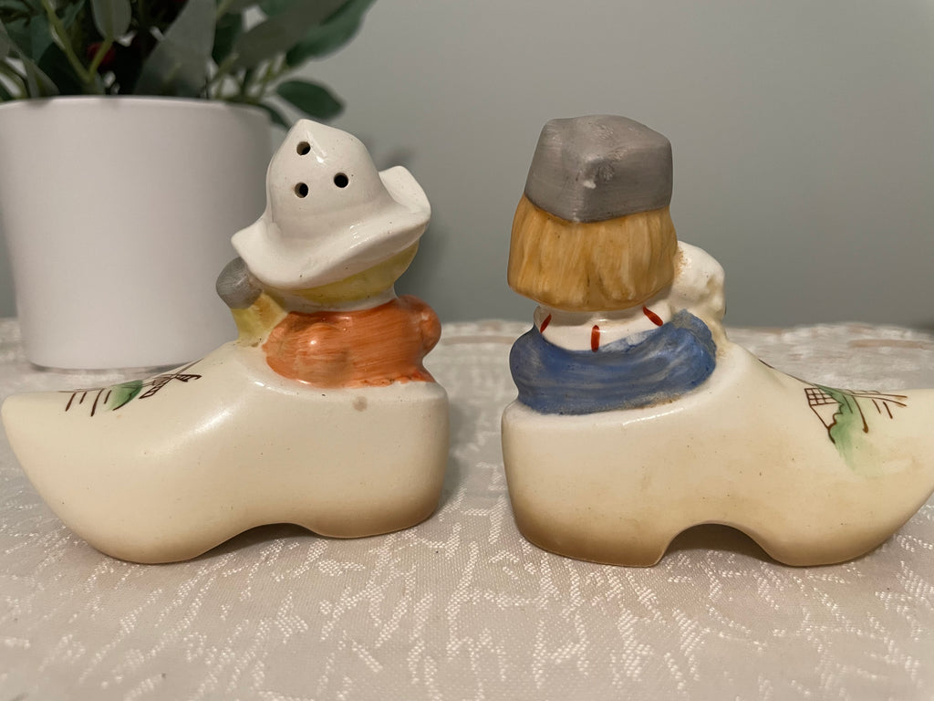Vintage Dutch boy and girl salt & pepper shakers